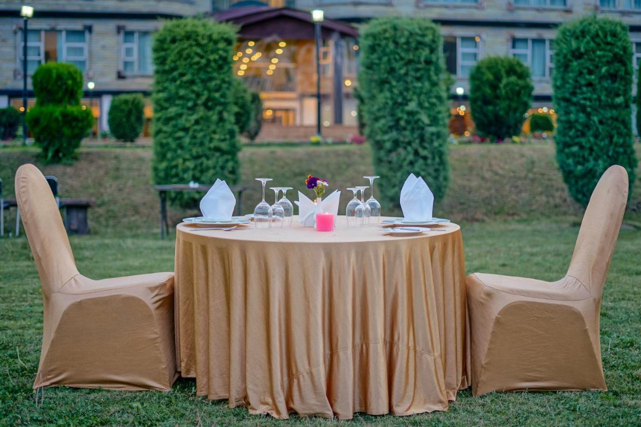The Chinar Srinagar Hotel Buitenkant foto