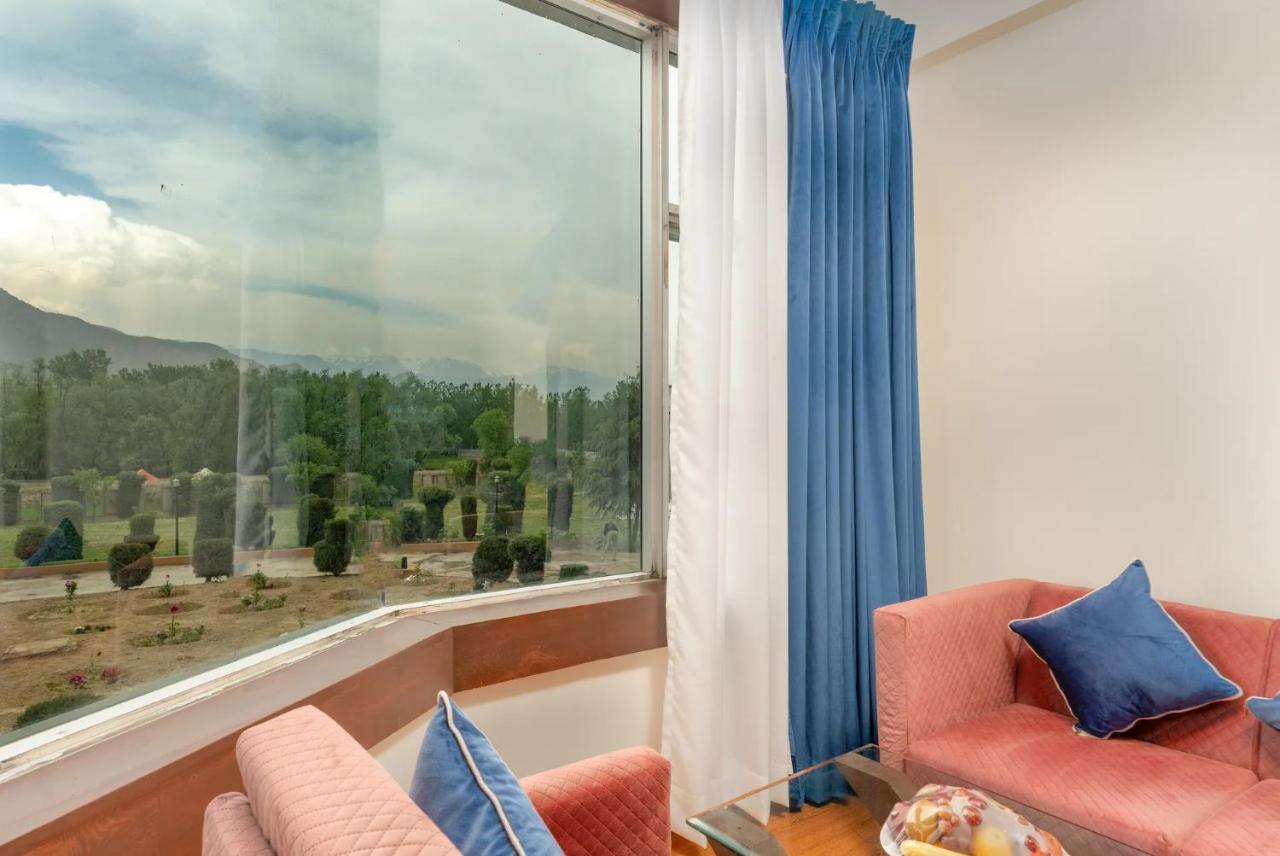 The Chinar Srinagar Hotel Buitenkant foto